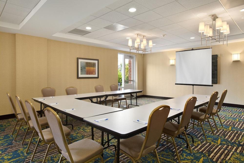 Hilton Garden Inn Silver Spring White Oak Exterior photo