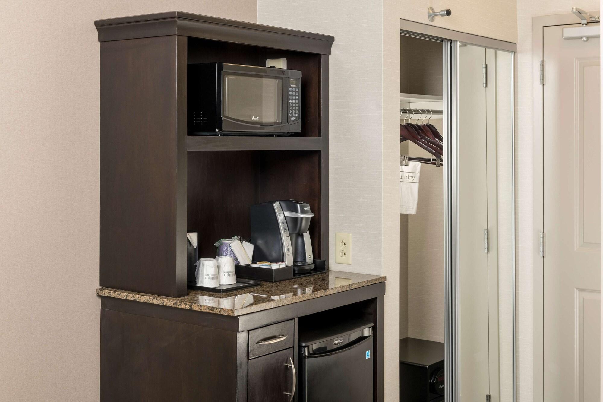 Hilton Garden Inn Silver Spring White Oak Exterior photo