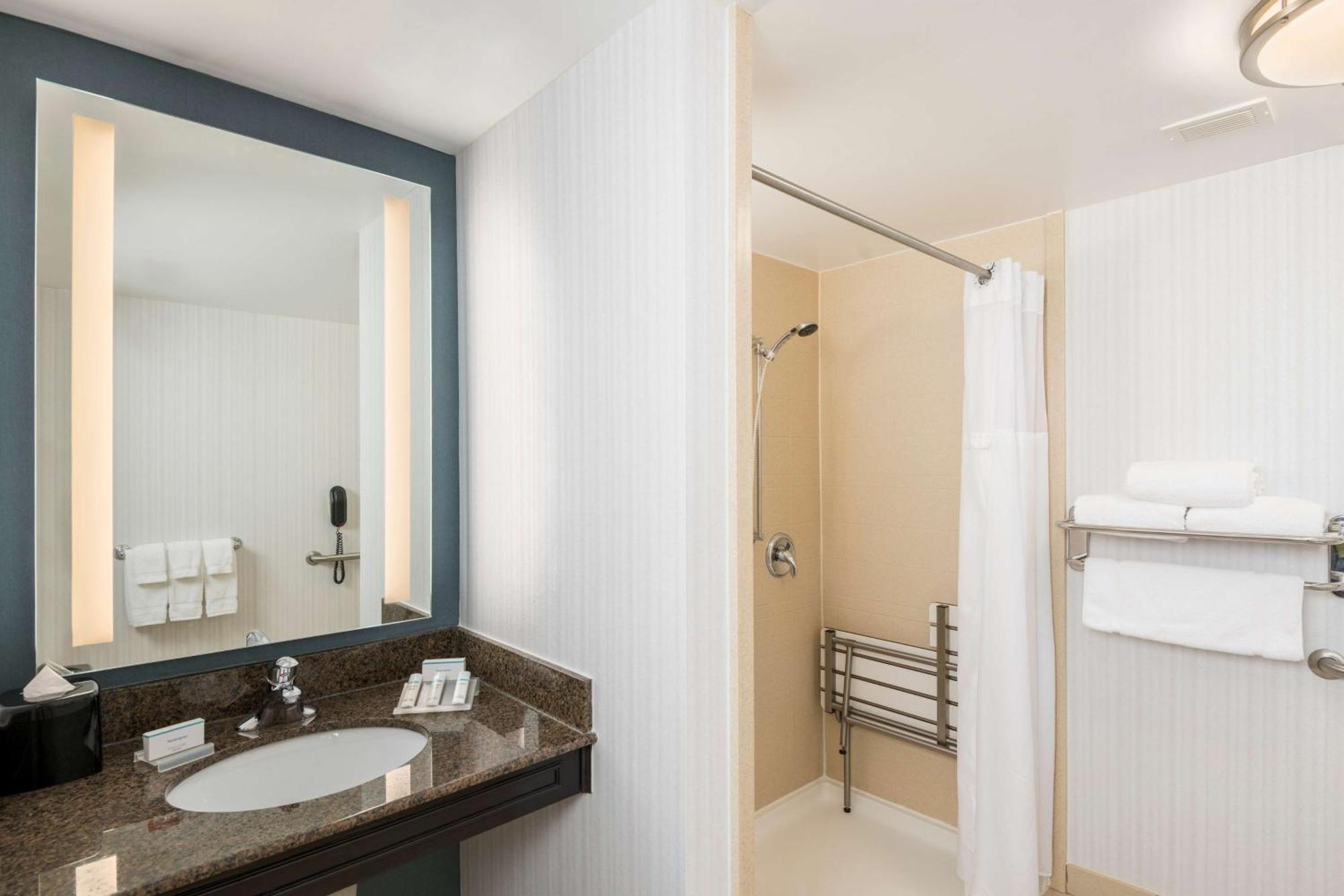 Hilton Garden Inn Silver Spring White Oak Exterior photo