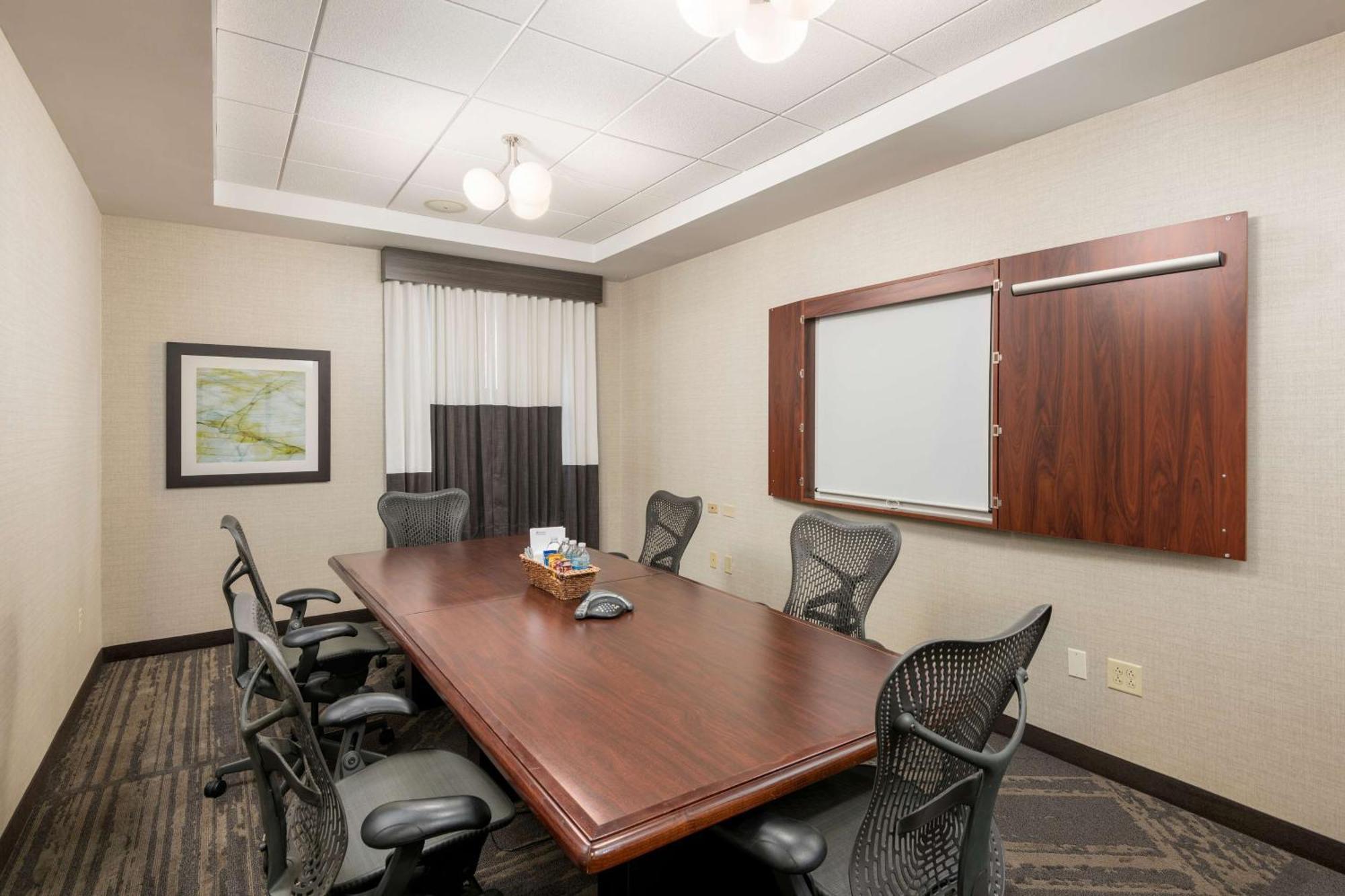 Hilton Garden Inn Silver Spring White Oak Exterior photo