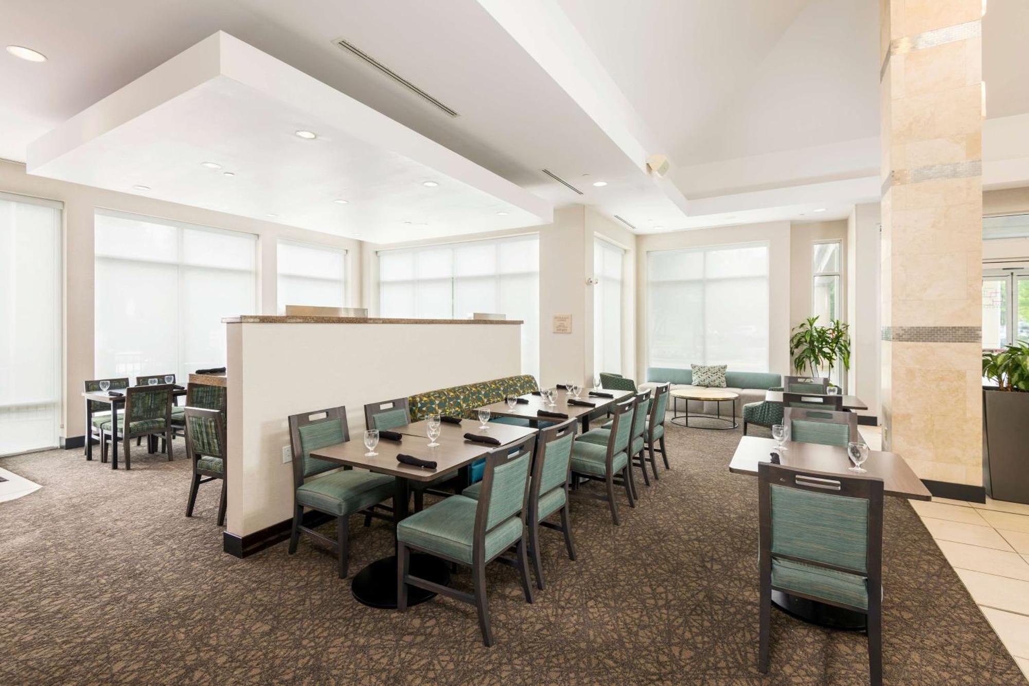Hilton Garden Inn Silver Spring White Oak Exterior photo