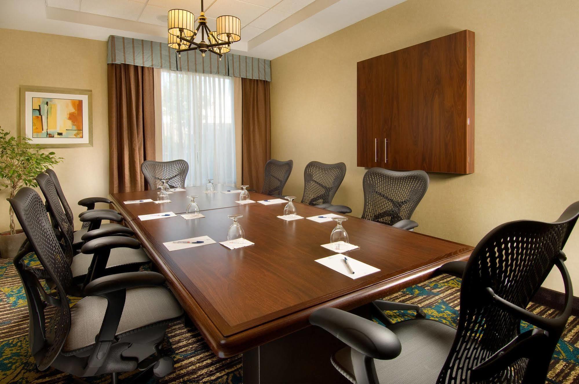 Hilton Garden Inn Silver Spring White Oak Exterior photo