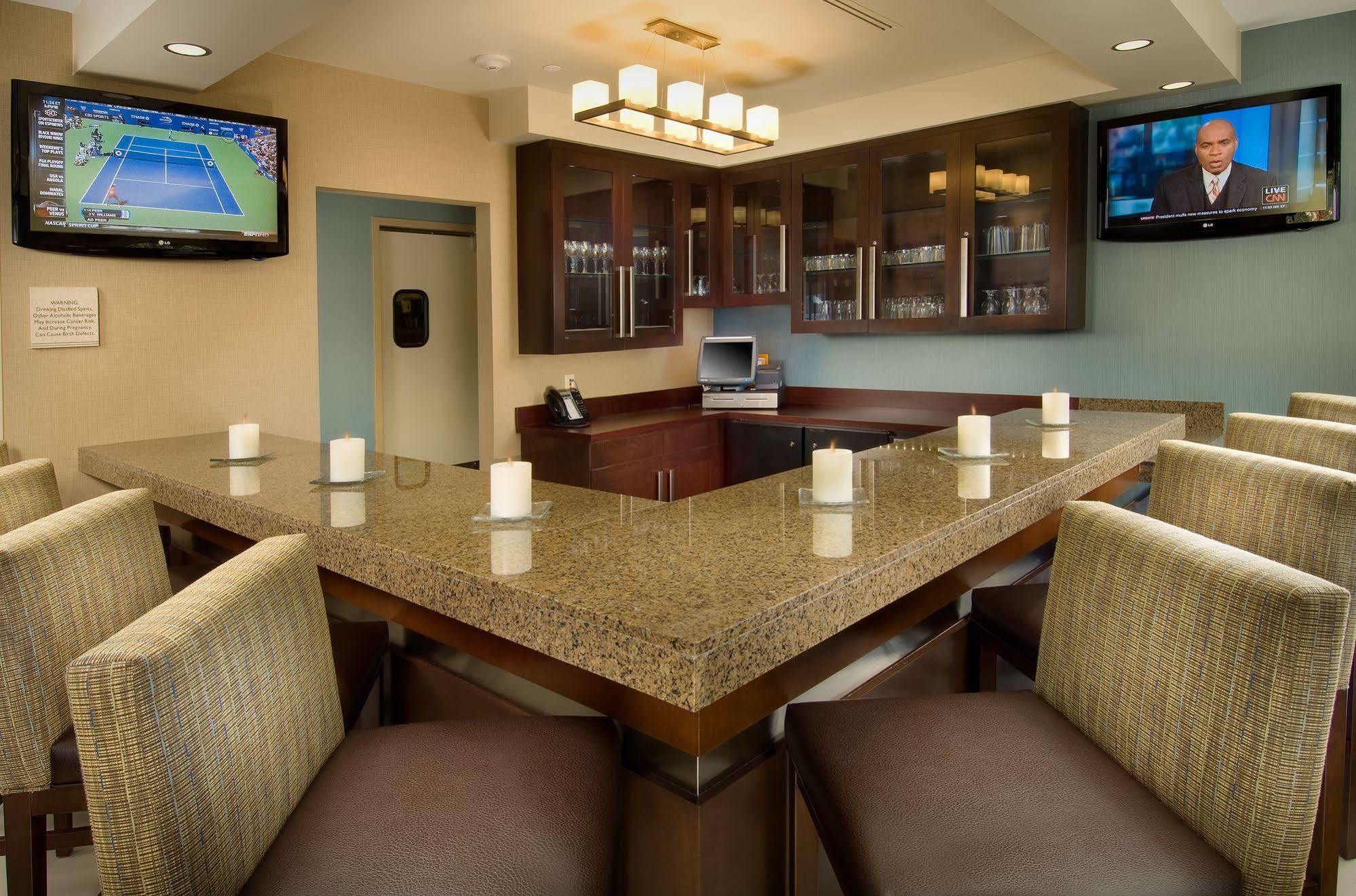 Hilton Garden Inn Silver Spring White Oak Restaurant photo
